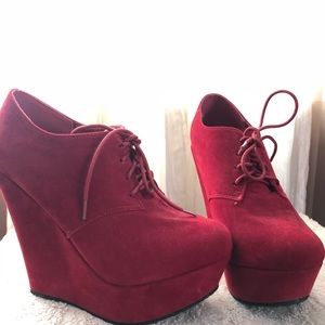 Hawt red laced wedges 8.5 by Delicacy